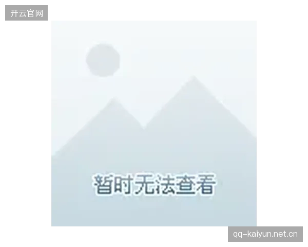 足球场边“失误”引发热议：谁说专业就一定无瑕？